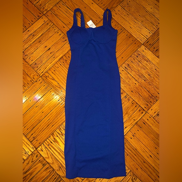 Dresses & Skirts - Sweetheart style midi stretch bodycon dress